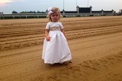 Kentucky fast race course and beeyooteeful woman